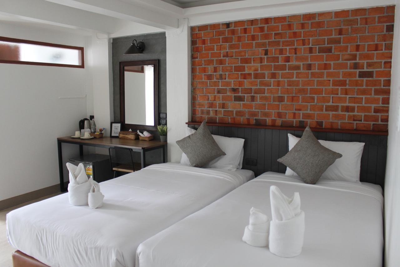The Old City Wall Inn Chiang Mai Room photo